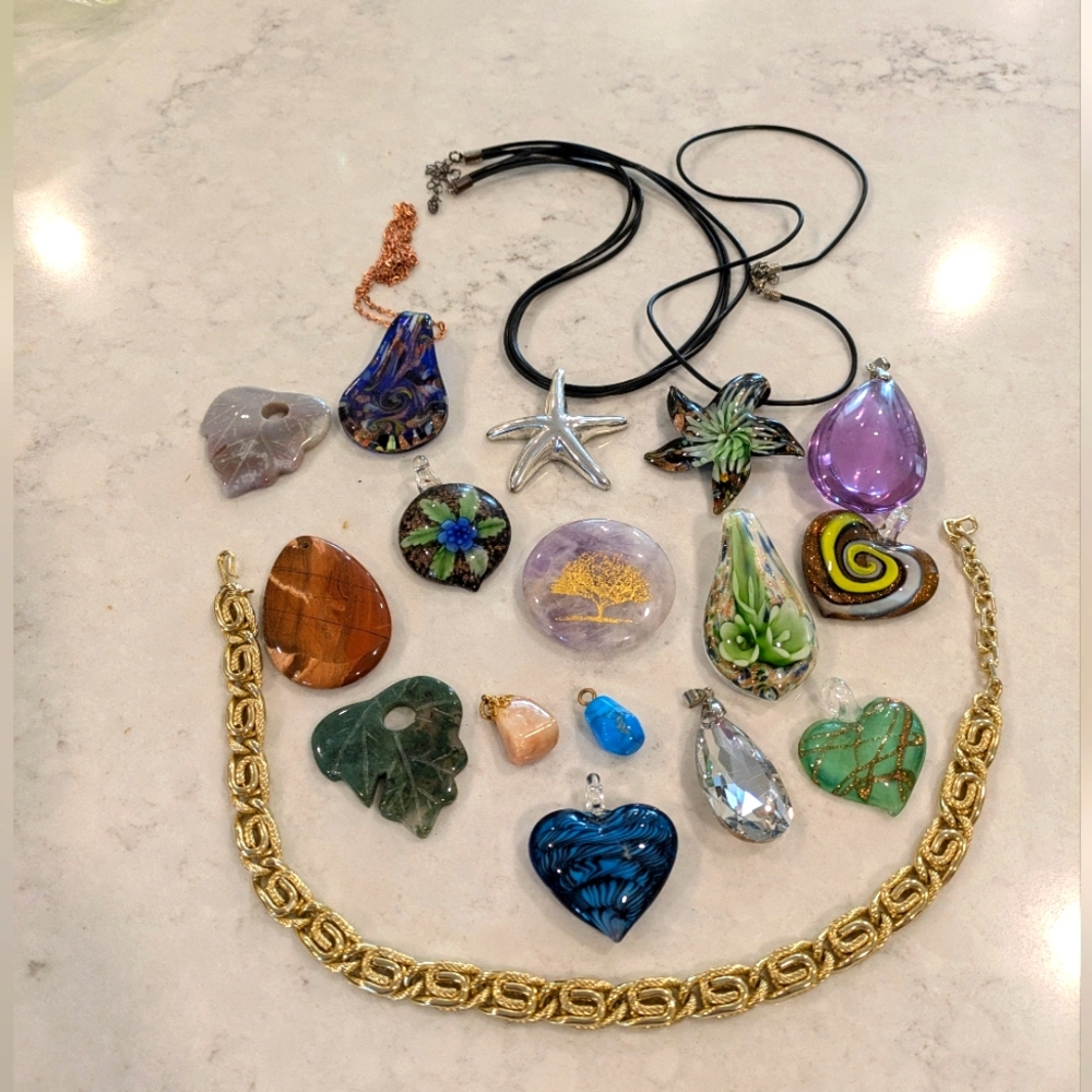 Elegant Multicolor Pendant and Necklace Set